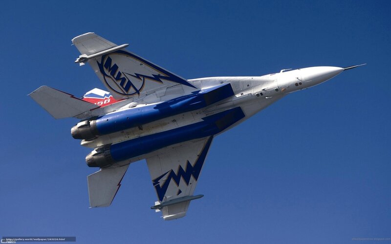 Su-27 fighter jet in flight