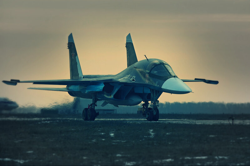 Su-34 Fighter Jet — Gray, Dramatic