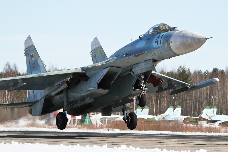 Su-34 Fighter Jet — Gray, Dynamic, Winter