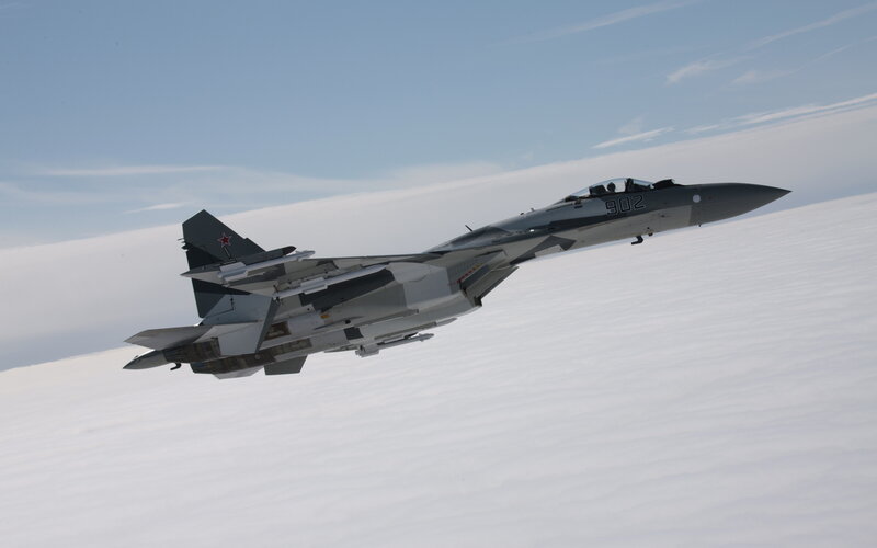 Su-35 Fighter Jet — Gray, Calm