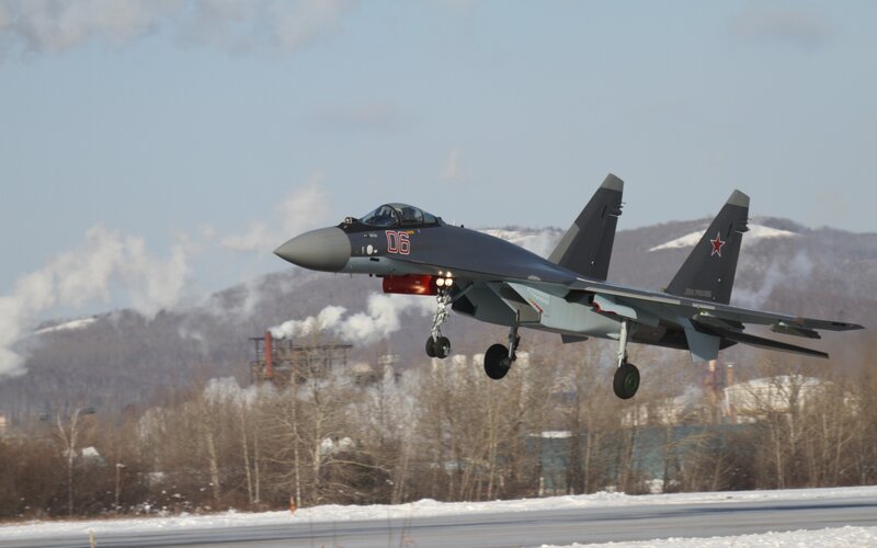 Su-35 Fighter Jet — Gray, Cold