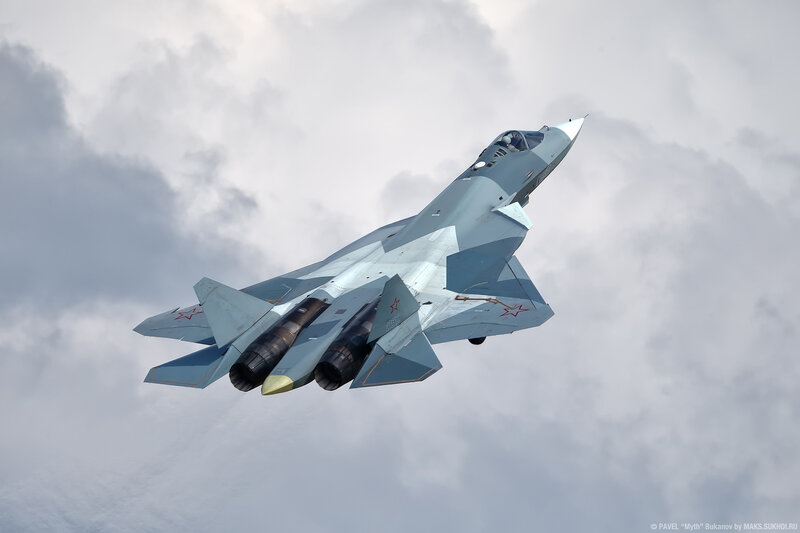 Su-57 Fighter Jet — Gray, Dramatic, Photograph