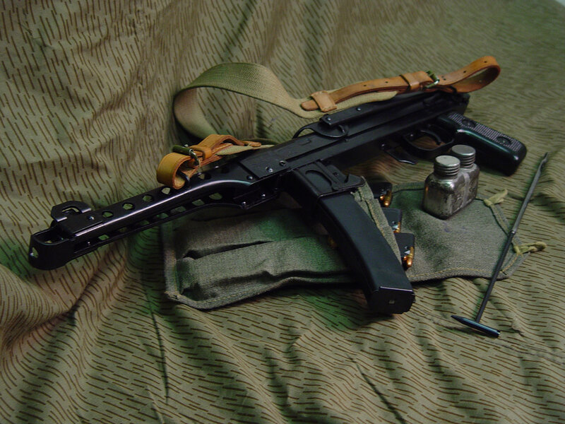 Submachine Gun with Accessories — Green
