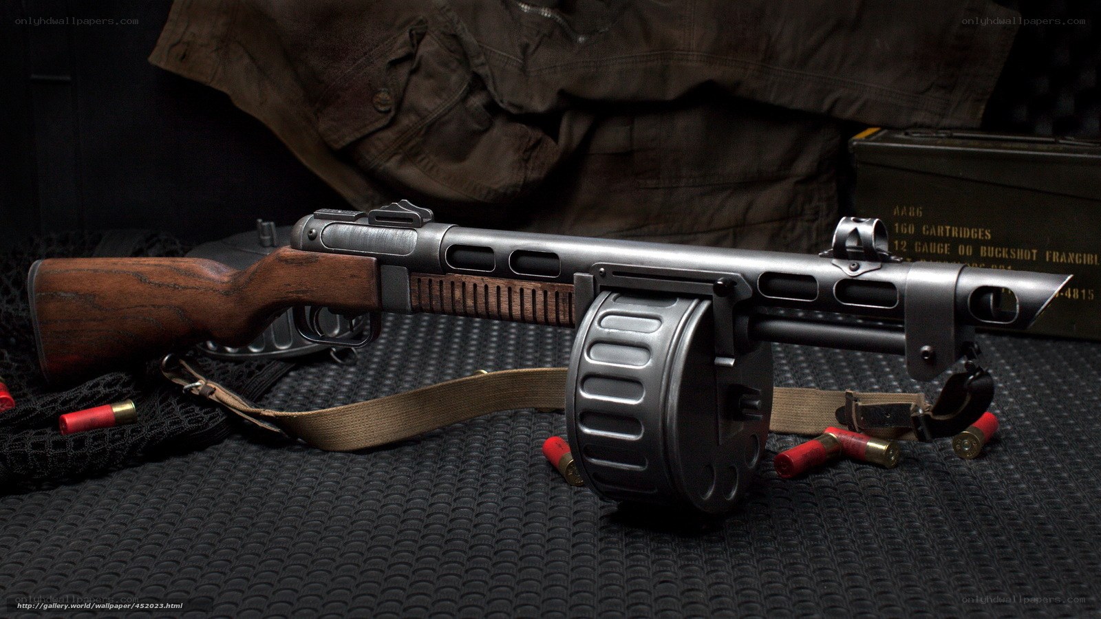 Submachine gun with drum magazine