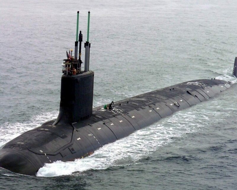 Submarine on Ocean Surface — Black