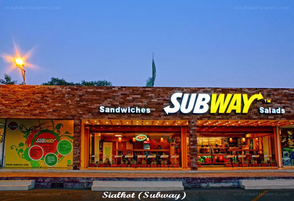 Subway restaurant exterior