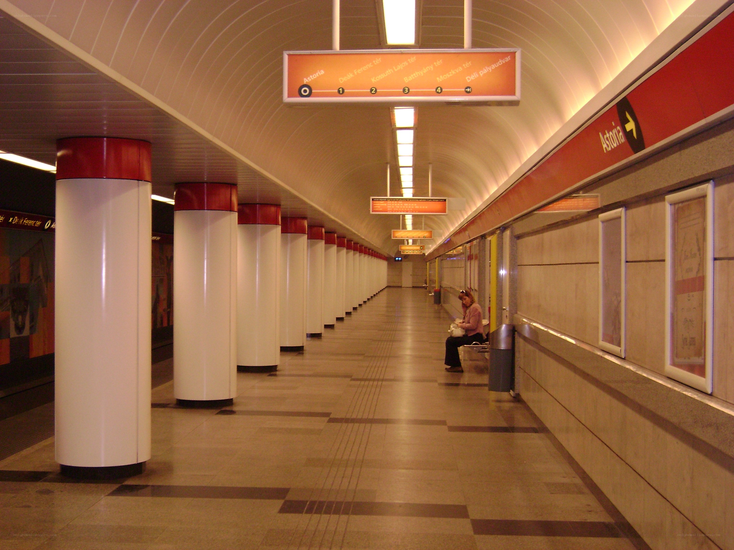 Subway station platform