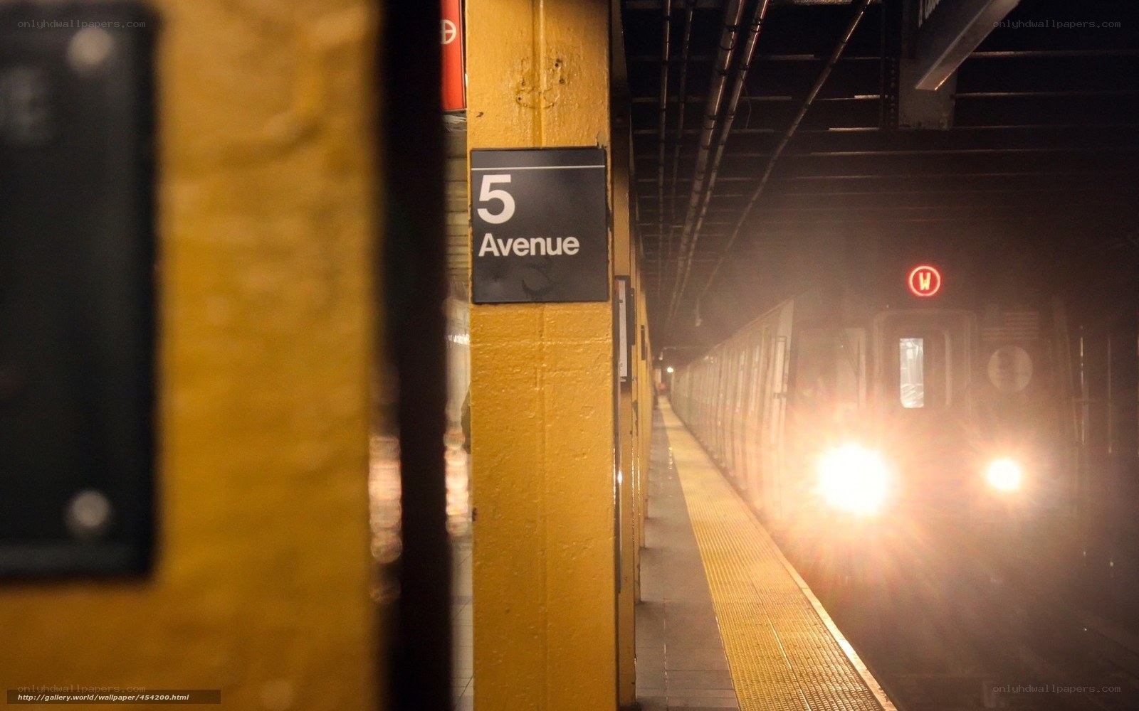 Subway train at 5 Avenue
