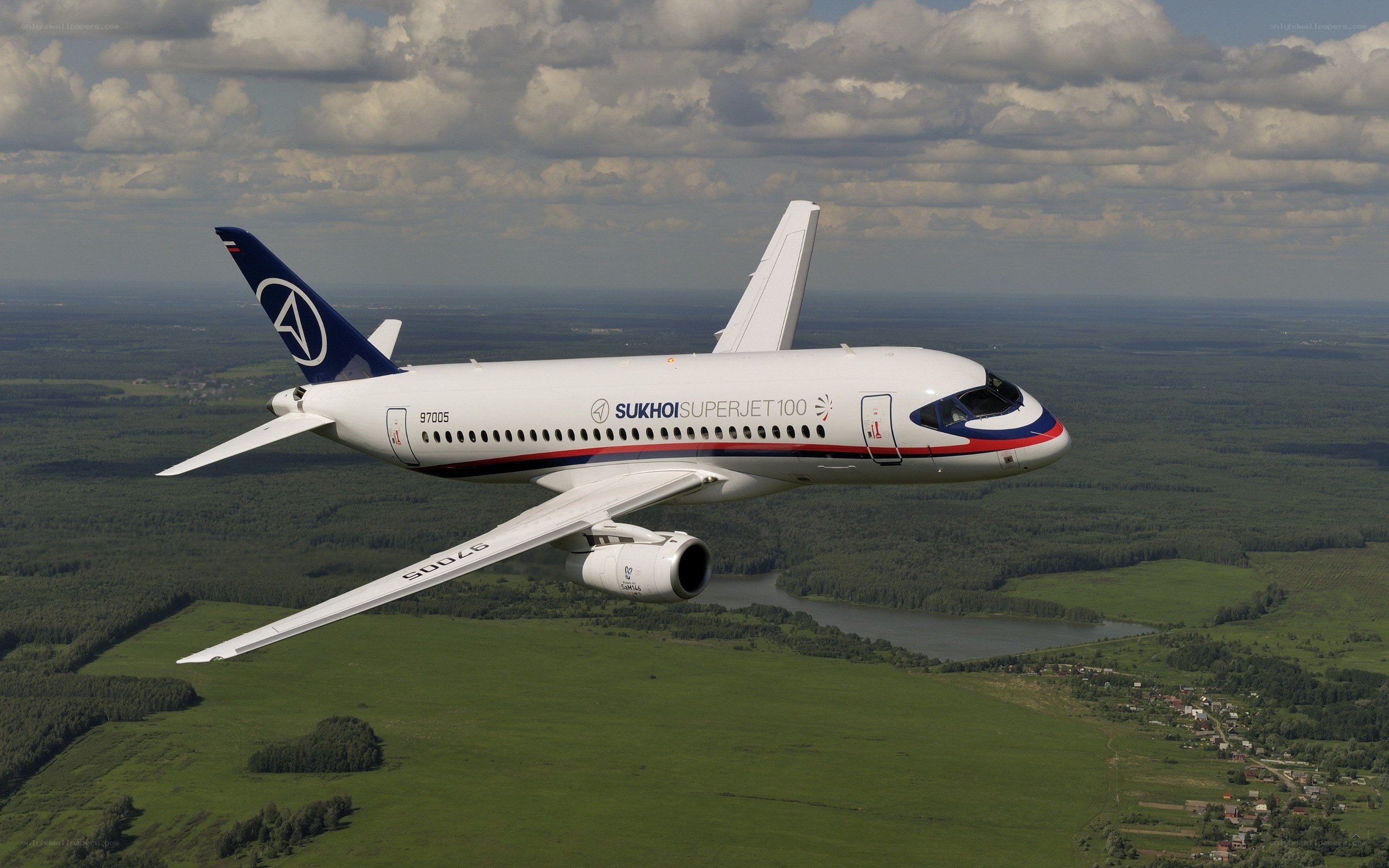 Sukhoi Superjet in flight
