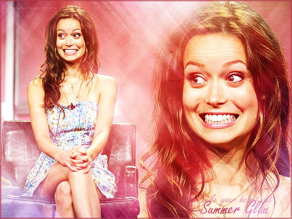Summer Glau smiling on talk show