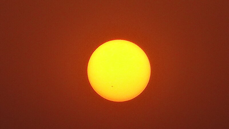 Sun in Orange Sky — Dramatic, Sunset
