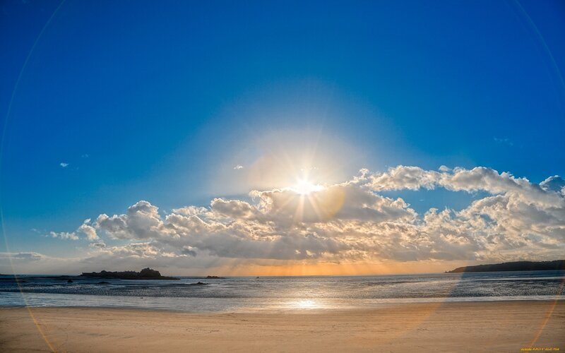 Sun over Ocean Beach — Blue, Serene