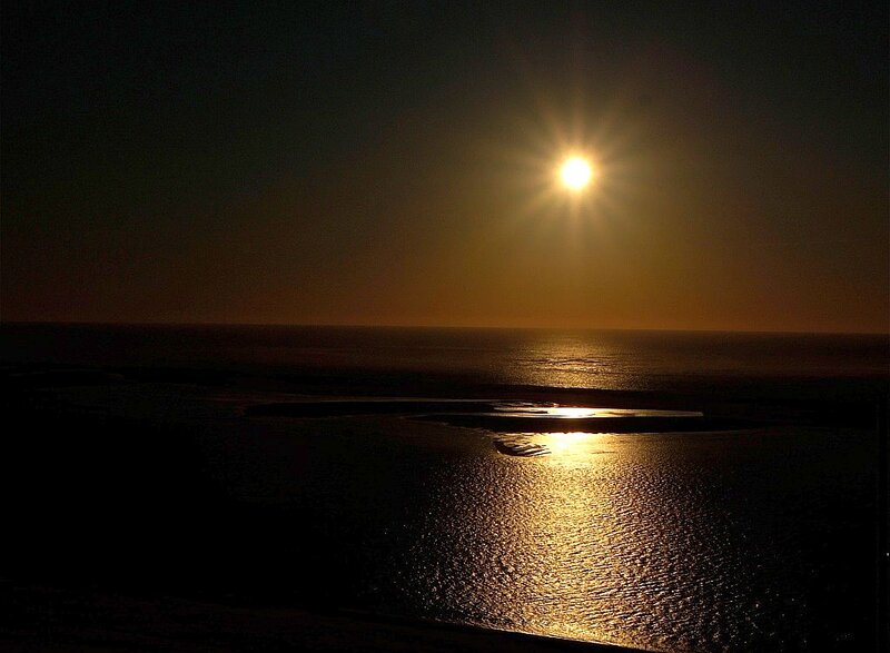 Sun over Ocean — Black