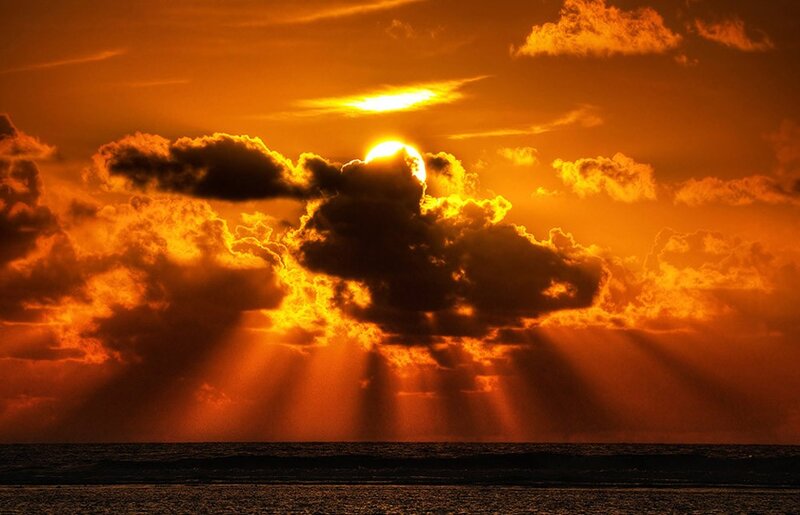 Sun Setting over Ocean — Dramatic, Sunset