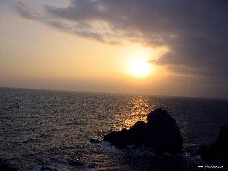 Sun Setting over Ocean — Yellow, Serene, Sunset