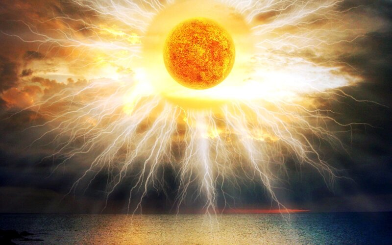 Sun with lightning over ocean