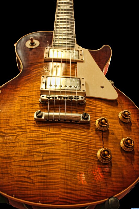 Sunburst electric guitar