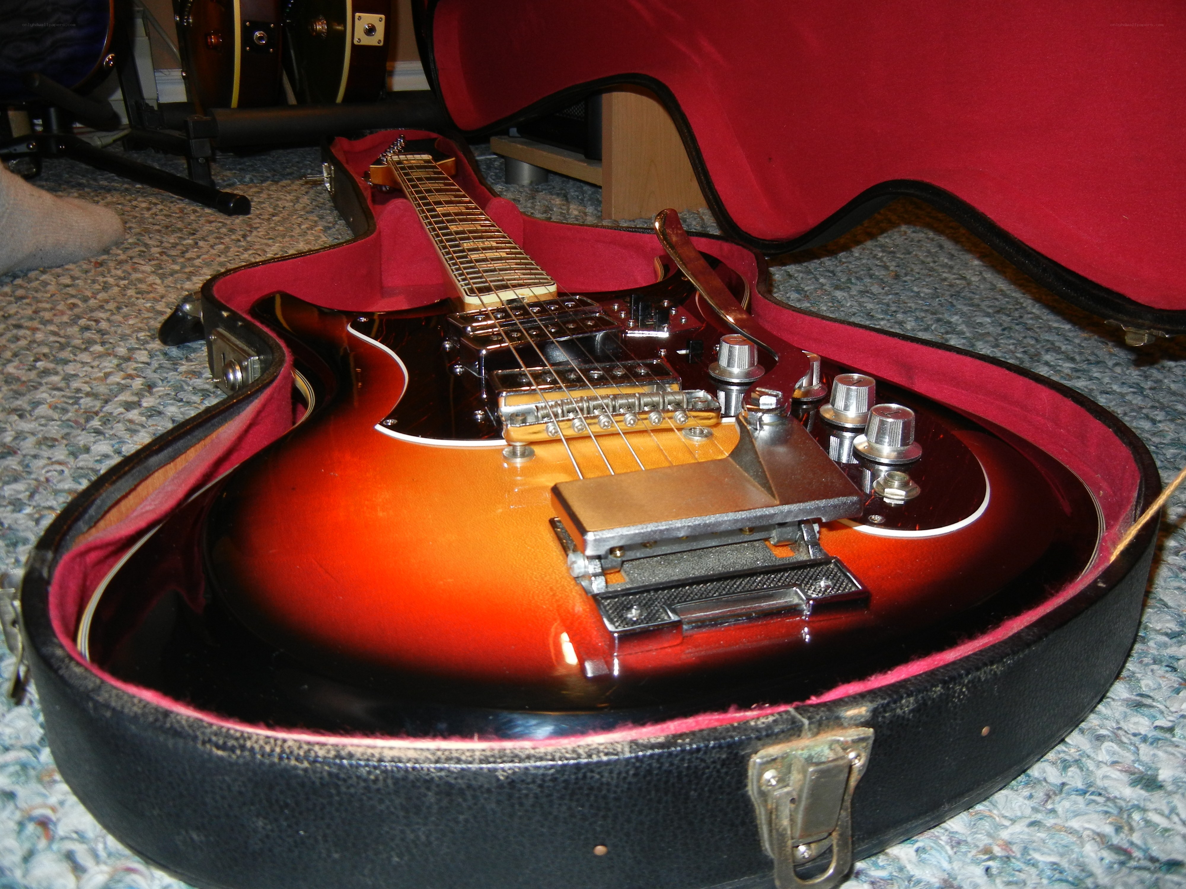 sunburst electric guitar in case