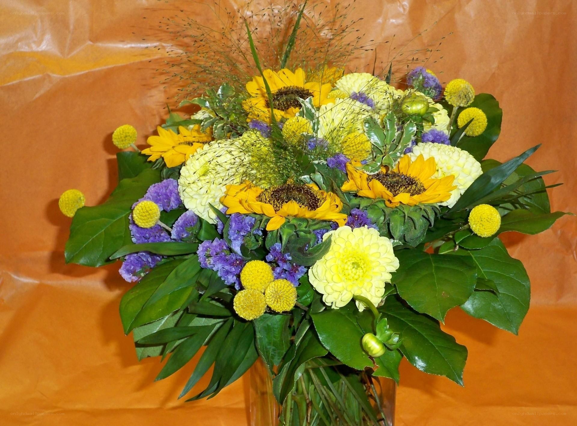 Sunflower and dahlia bouquet
