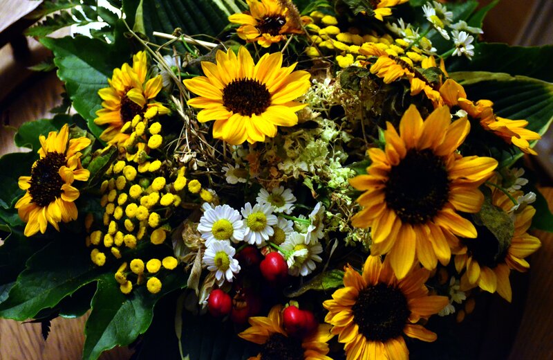 Sunflower Bouquet — Yellow, Natural