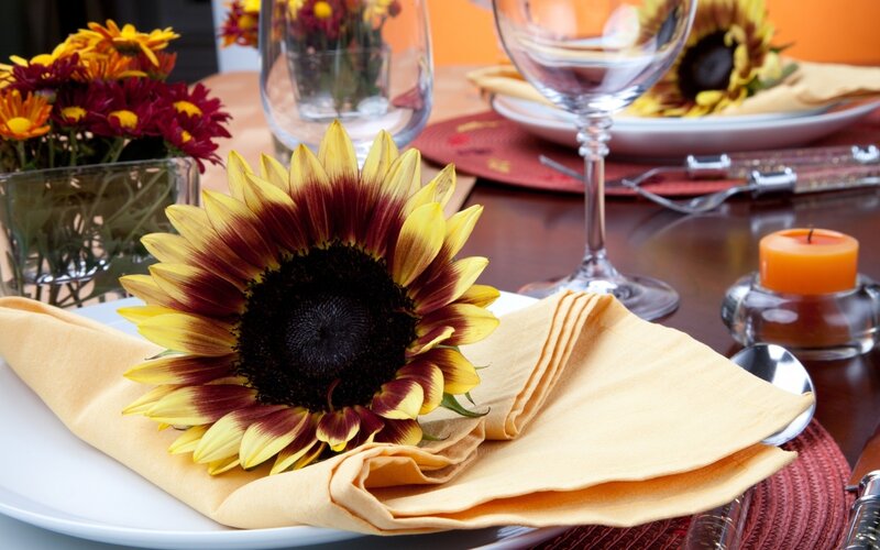 Sunflower table setting