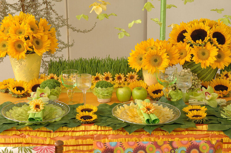 Sunflower Table Setting — Yellow