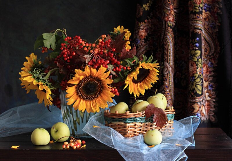 Sunflowers and Apples — Yellow, Dramatic