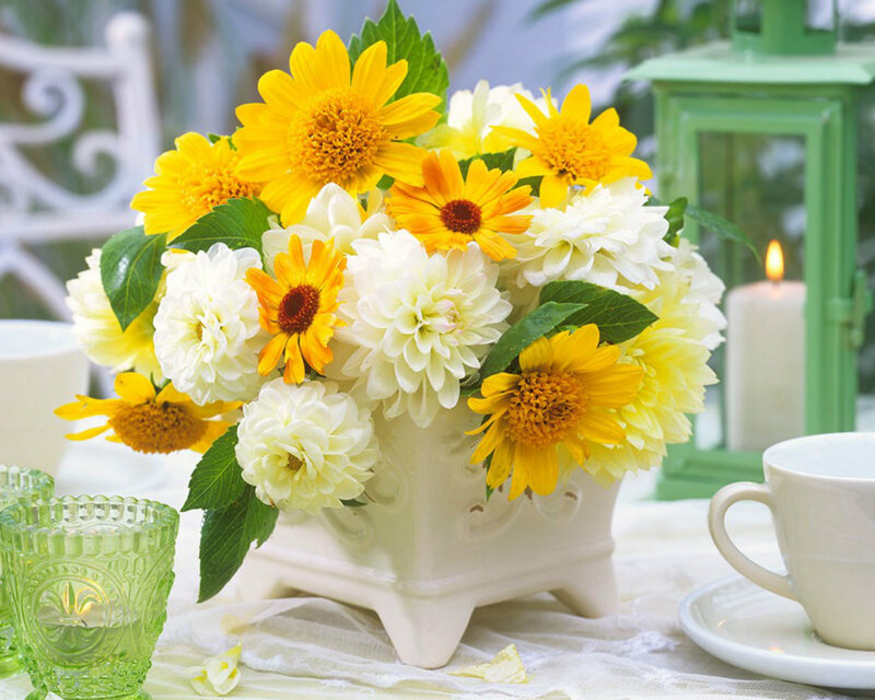 Sunflowers and Dahlias in Vase — Yellow