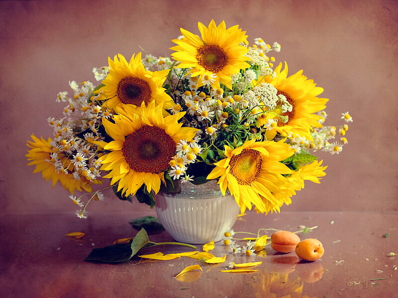 Sunflowers in a Vase — Yellow, Calm, Summer