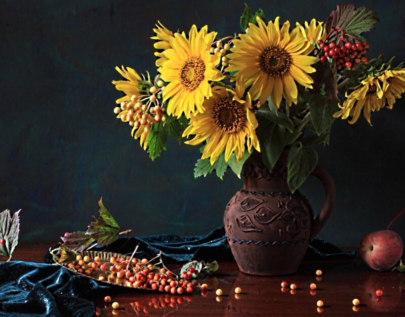 Sunflowers in a Vase — Yellow, Dramatic, Autumn