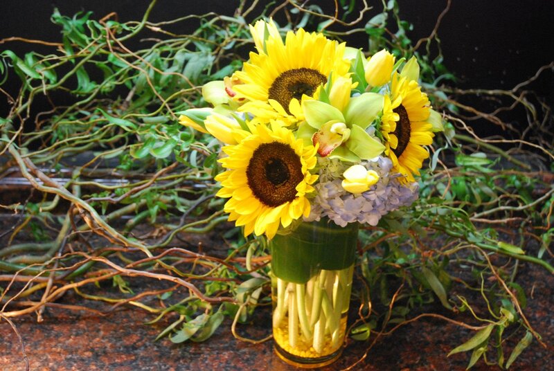 Sunflowers in a Vase — Yellow, Natural