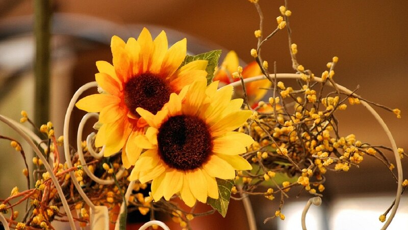 Sunflowers in a Wreath — Yellow