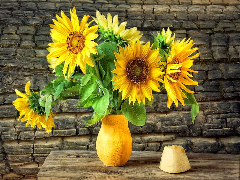 Sunflowers in Vase — Yellow