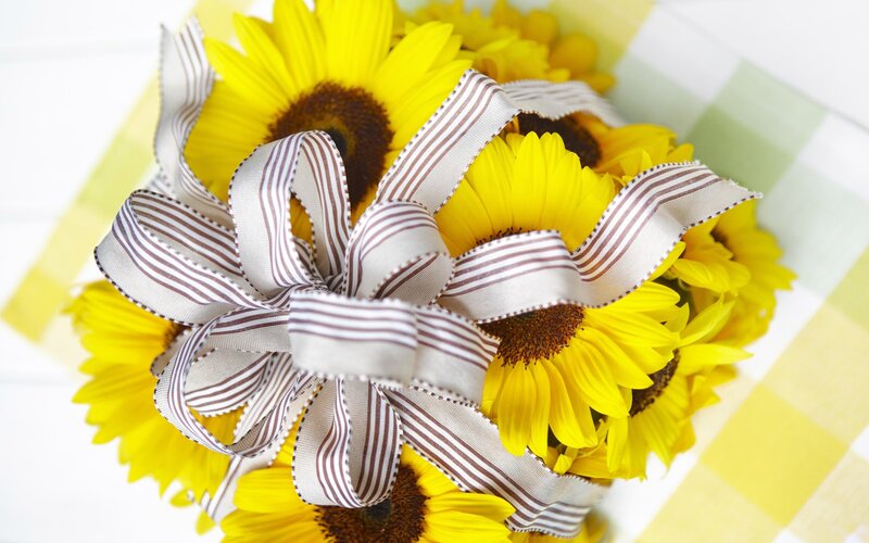 Sunflowers with Ribbon — Yellow