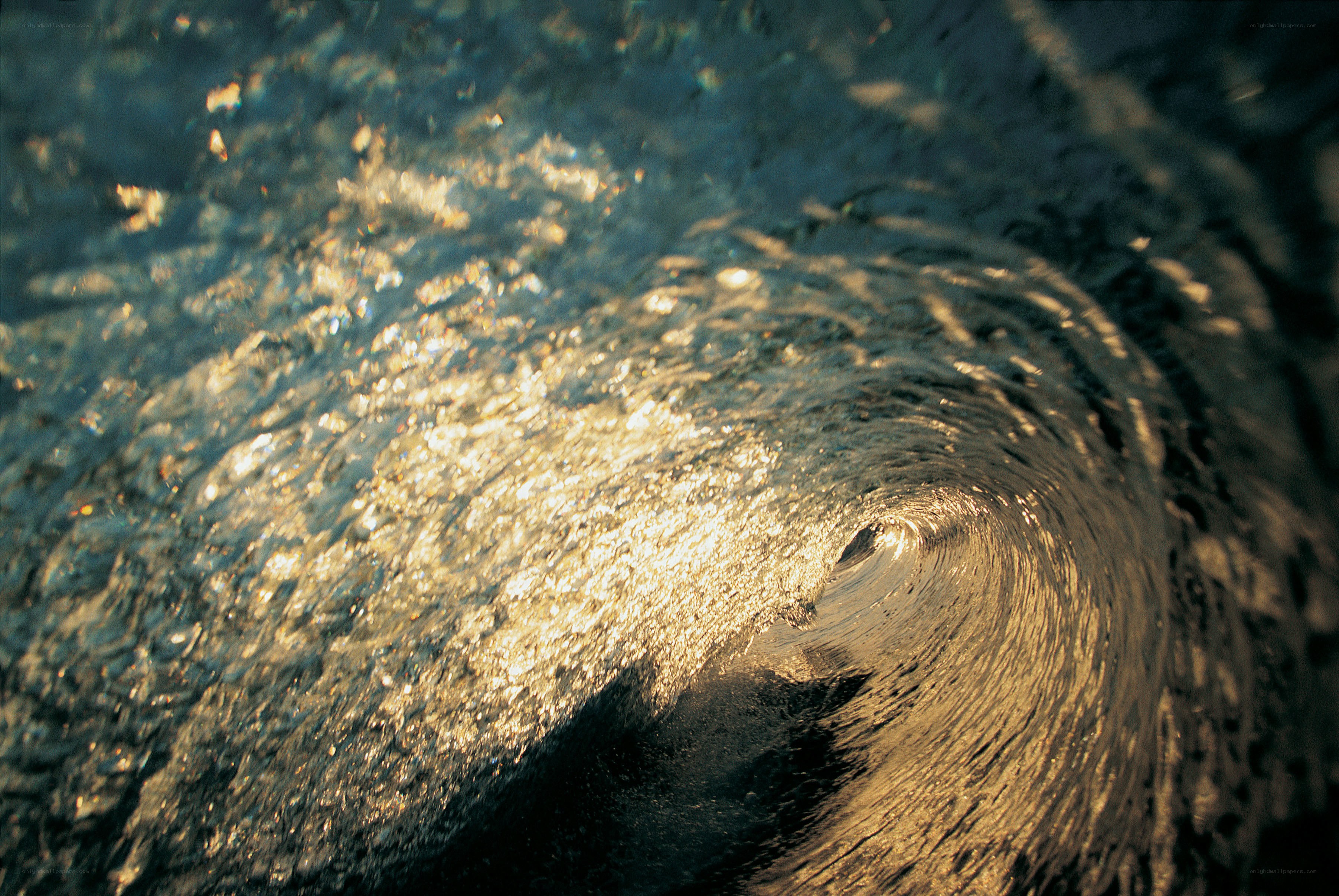 Sunlit wave tunnel