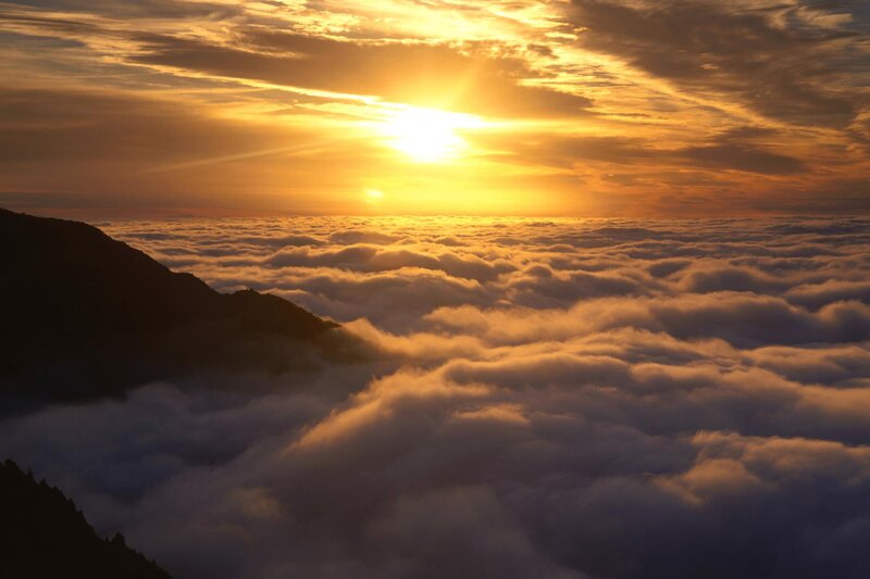 Sunrise over Cloud Sea — Gold