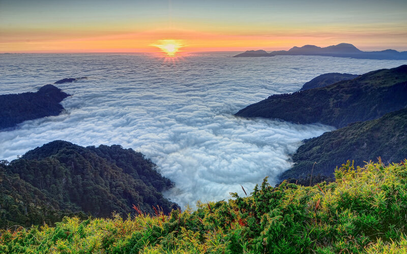 Sunrise over Cloud Sea — Orange, Serene