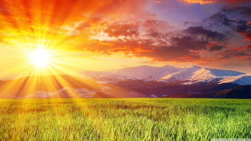 Sunrise over Green Field — Dramatic, Photograph, Mountains