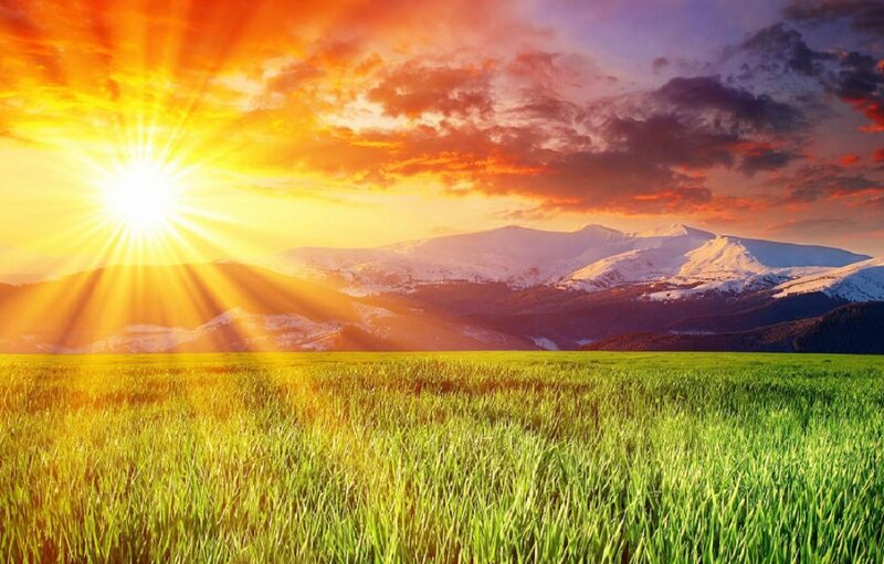 Sunrise over Green Field — Dramatic