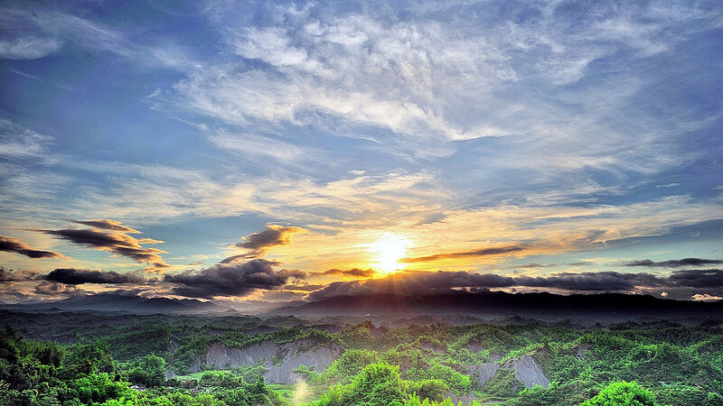 Sunrise over Green Hills — Dramatic, Photograph