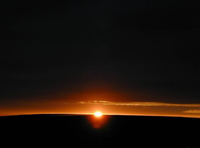 Sunrise over Horizon — Black