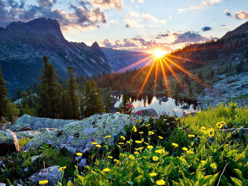Sunrise over Mountain Lake — Green, Serene