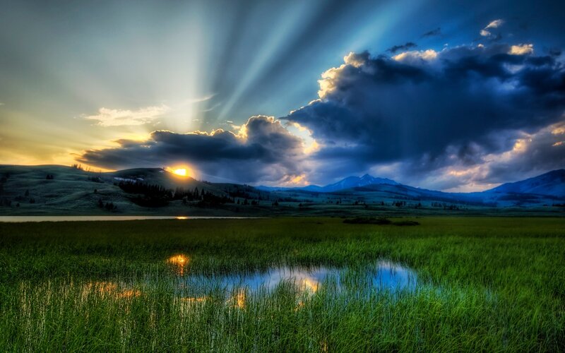 Sunrise over Mountain Lake — Green
