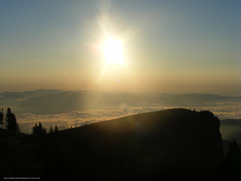 Sunrise over Mountain Peaks — Yellow