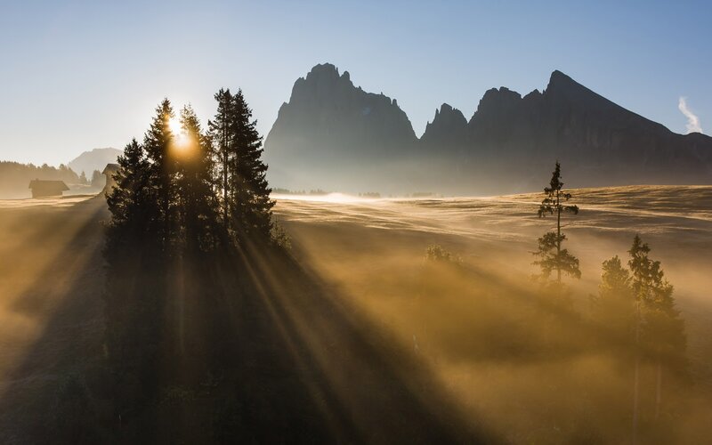 Sunrise over Mountain Valley — Gold, Serene