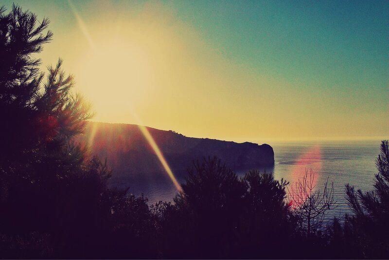 Sunrise over Ocean Cliffs — Yellow
