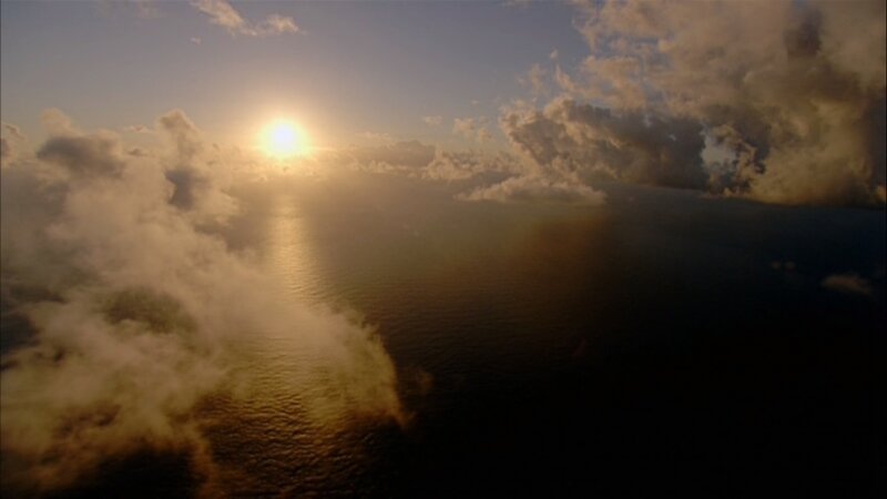 Sunrise over Ocean — Gold, Serene
