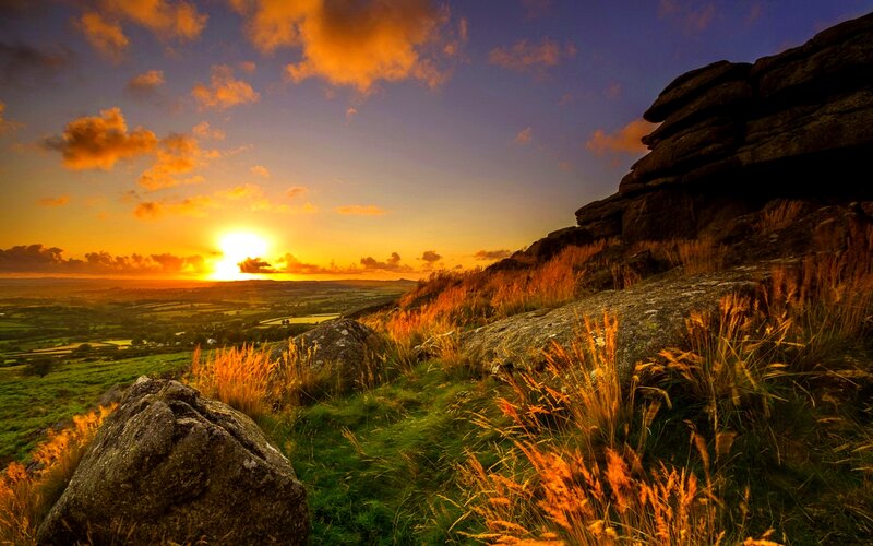 Sunrise over Rocky Hill — Orange, Serene