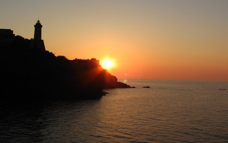 Sunset at lighthouse cliff
