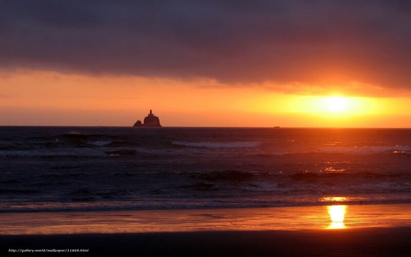 Sunset at lighthouse rock